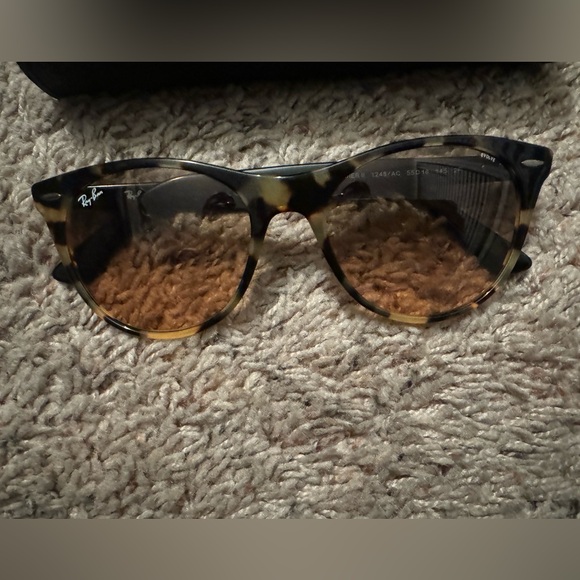 Ray Ban Wayfarer Sunglasses - Picture 2 of 4